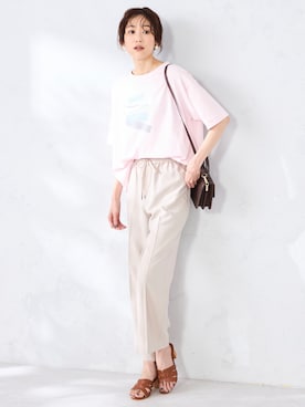 「GALLORIA（ギャローリア）のアートロゴプリントゆるシルエットＴシャツ（Tシャツ/カットソー、ピンク系）」を使った、GALLORIAさん（レディース・165cm）の春コーディネート