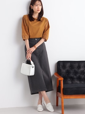 「アイテム（デニムスカート、グレー系）」を使った、GALLORIAさん（レディース・165cm）の秋コーディネート