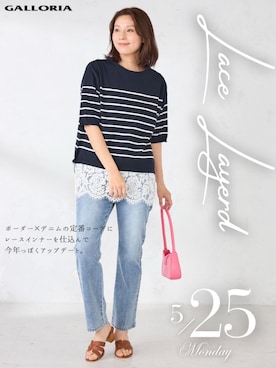 「GALLORIA（ギャローリア）の【ウエスト平ゴム内蔵】デニムセミフレアパンツ（デニムパンツ、ブルー系）」を使った、GALLORIAさん（レディース・165cm）の春コーディネート