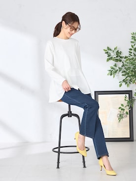 「GALLORIA（ギャローリア）の【ウエスト平ゴム内蔵】デニムセミフレアパンツ（デニムパンツ、ブルー系）」を使った、GALLORIAさん（レディース・165cm）の春コーディネート