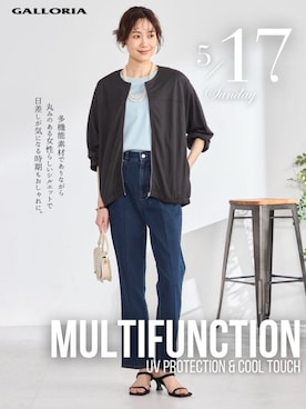 「GALLORIA（ギャローリア）の【ウエスト平ゴム内蔵】デニムセミフレアパンツ（デニムパンツ、ブルー系）」を使った、GALLORIAさん（レディース・165cm）の春コーディネート