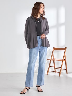 「GALLORIA（ギャローリア）の【ウエスト平ゴム内蔵】デニムセミフレアパンツ（デニムパンツ、ブルー系）」を使った、GALLORIAさん（レディース・165cm）の春コーディネート