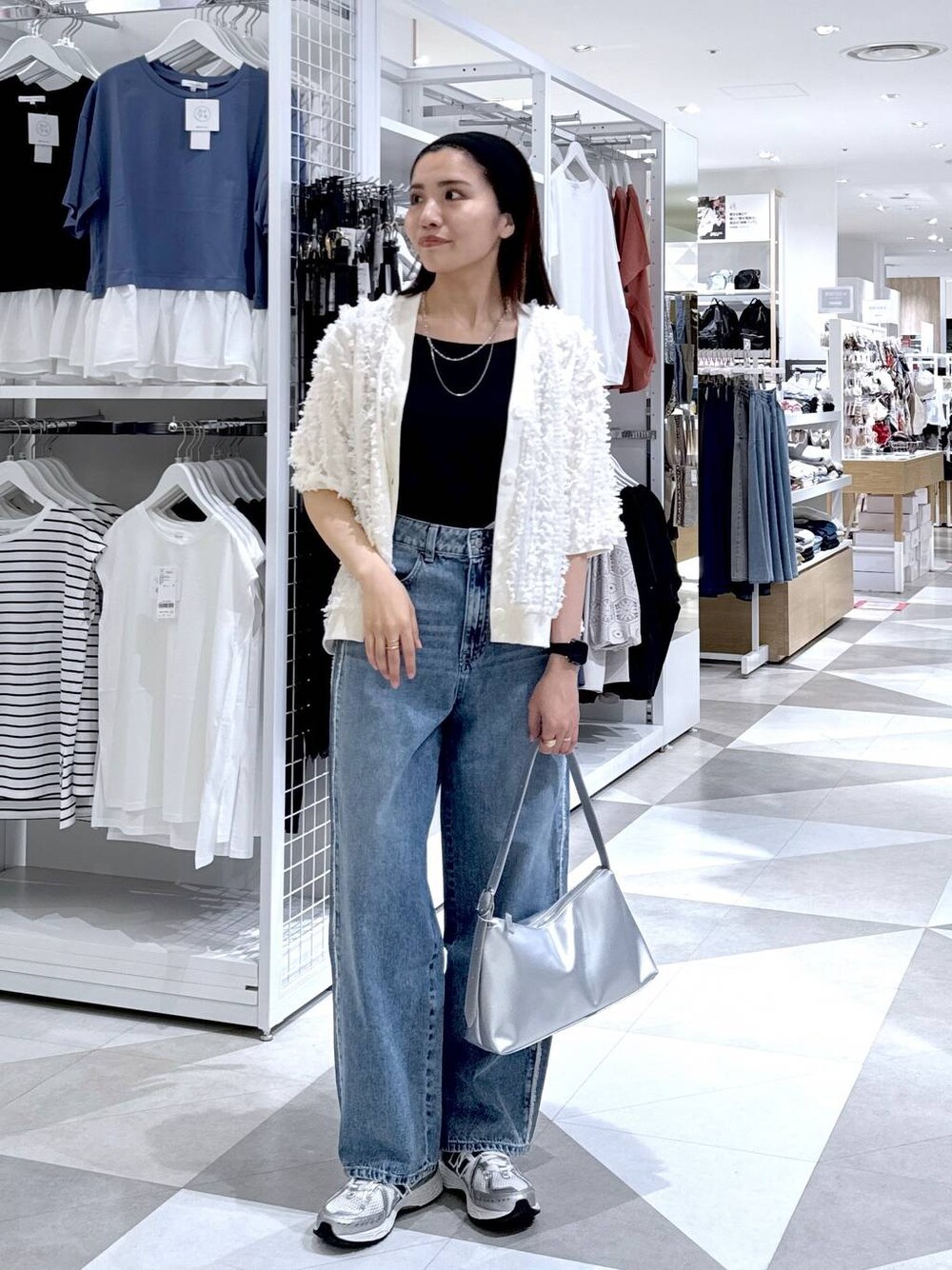 ステンレスロングシンプルネックレス/209761を使った人気ファッション