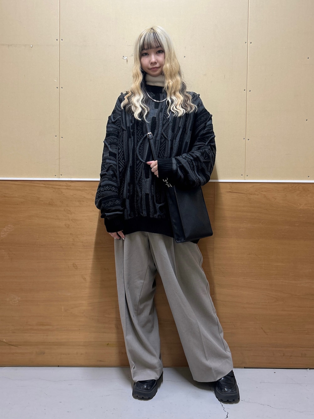 「古着MIX、古着、古着コーデ、古着女子、タートルネック、ニット、ニットコーデ、ニット/セーター、セーター、スラックス、きれいめカジュアル、ファッションを楽しもう、キレイめカジュアル、きれいめコーディネート、WEGO」｜「WEGOのWEGO/タートルロンT（Tシャツ/カットソー、ホワイト系）」を使った、みたんさん（レディース・160cm）の秋コーディネートの1枚目の写真