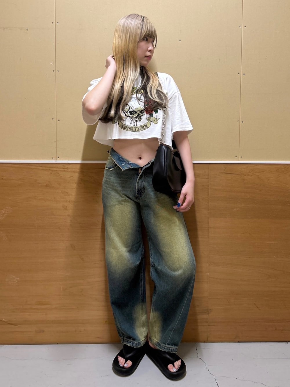 「ヴィンテージ、ビンテージ、ショート丈トップス、ショート丈、ウォッシュデニム、デニム、デニムパンツ、デニムコーデ、でにむ」｜「WEGOのWEGO/ヴィンテージグラフィックショートTシャツ（Tシャツ/カットソー、その他）」を使った、みたんさん（レディース・160cm）の夏コーディネートの1枚目の写真