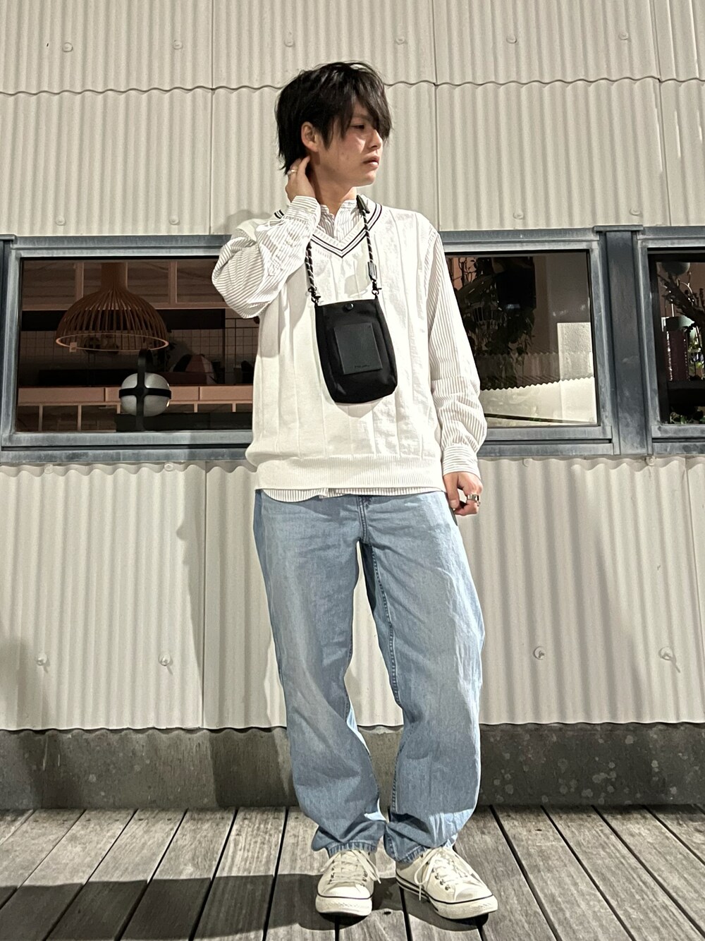 「今日のコーデ、大人カジュアル、春、春コーデ、シンプル、シンプルコーデ、低身長コーデ、ユニクロ、プチプラ、ベスト、ベスト×シャツ、コンバース、ショルダーバッグ、相互フォロー、いいね、save、フォローお願いします🤑」｜「niko and...のアイテム（ショルダーバッグ、ブラック系）」を使った、haseriku414さん（メンズ・168cm）の春コーディネートの1枚目の写真