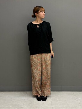 「URBAN RESEARCH DOORS（アーバンリサーチドアーズ）のアソートプリントイージーパンツ（その他パンツ、ベージュ系）」を使った、ひかりさん（レディース・160cm）の夏コーディネート