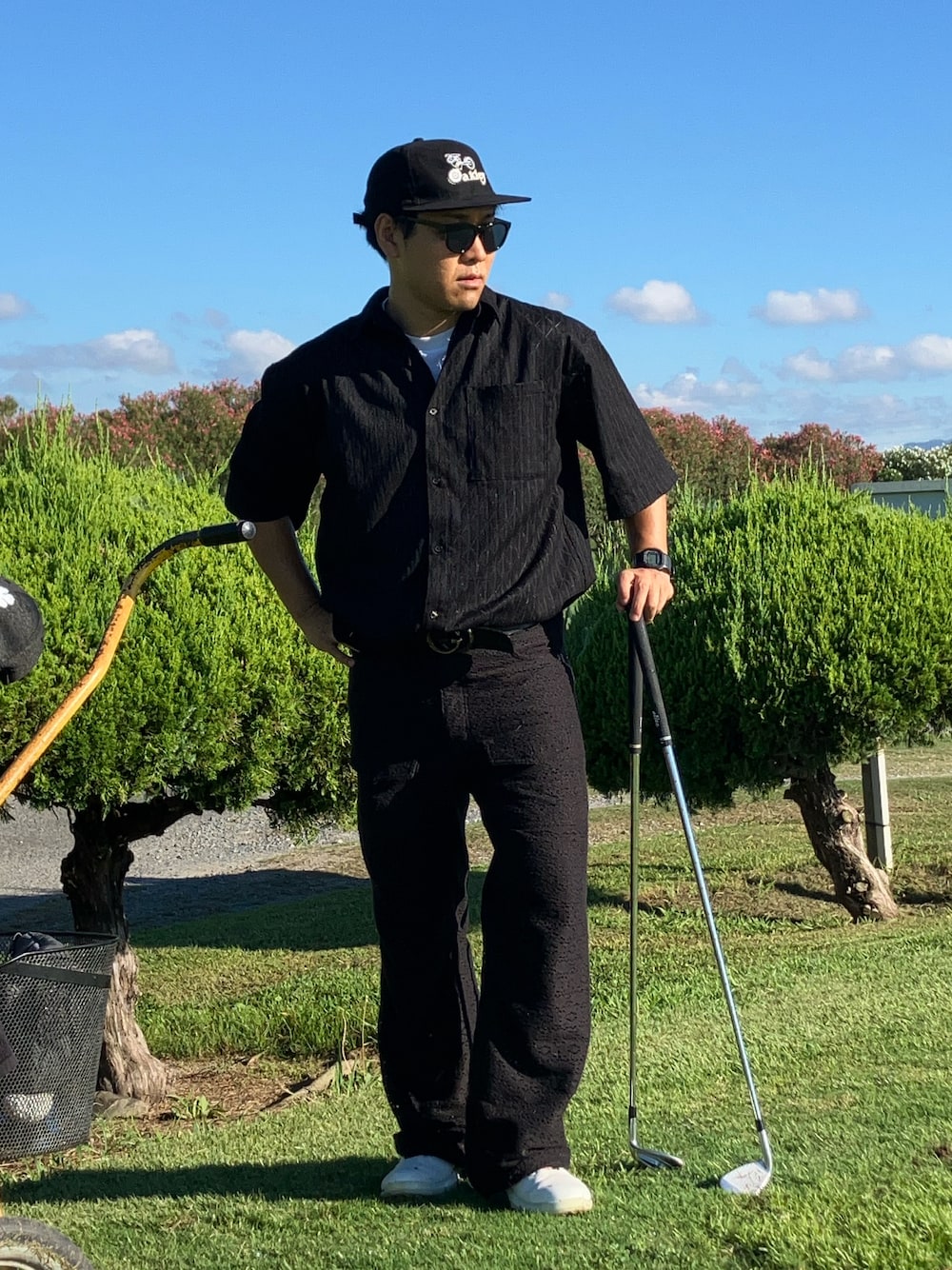 「ゴルフウェア、ゴルフ、ゴルフコーデ、ゴルフ男子、モノトーン」｜「LAKOLEのレースシャツ / 191800（シャツ/ブラウス、ブラック系）」を使った、tutta（相互フォロー）さん（メンズ・168cm）の秋コーディネートの1枚目の写真