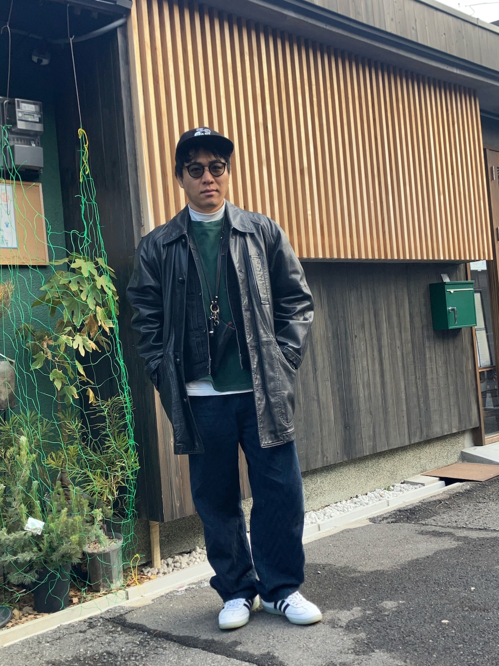 「相互フォロー、レザージャケット、UNIQLO、ラコステ、古着MIX、古着、WYM」｜「adidasのサンバ OG / SAMBA OG / アディダスオリジナルス adidas Originals スニーカー（スニーカー、ホワイト系）」を使った、tutta（相互フォロー）さん（メンズ・168cm）の冬コーディネートの1枚目の写真