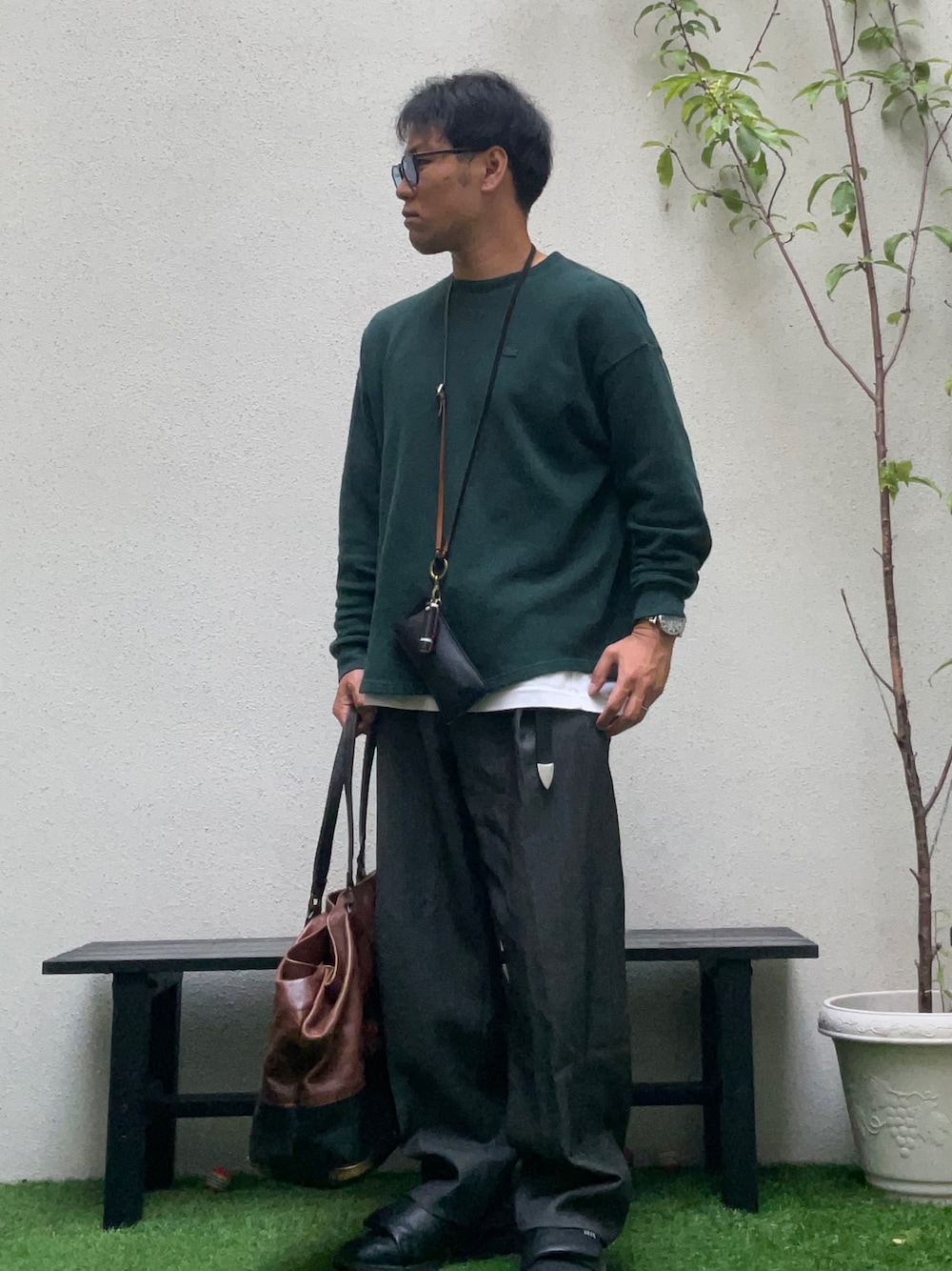 「休日スタイル、メンズファッション、秋服コーデ、オーバーサイズ、カジュアル、古着MIX、30代コーデ、トートバッグ」｜「no brandのアイテム（ベルト、ブラック系）」を使った、tutta（相互フォロー）さん（メンズ・168cm）の秋コーディネートの1枚目の写真