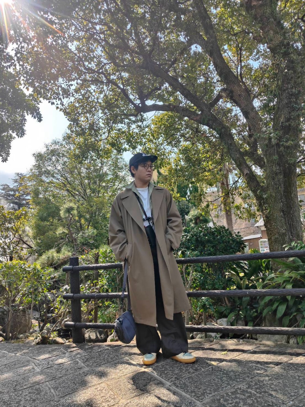 「BALENCIAGA、春めき満開コーデ、グリーン、ベージュ、古着MIX、春コーデ、春服コーデ、大人コーデ」｜「BALENCIAGAのアイテム（スニーカー、ベージュ系）」を使った、tutta（相互フォロー）さん（メンズ・168cm）の春コーディネートの1枚目の写真