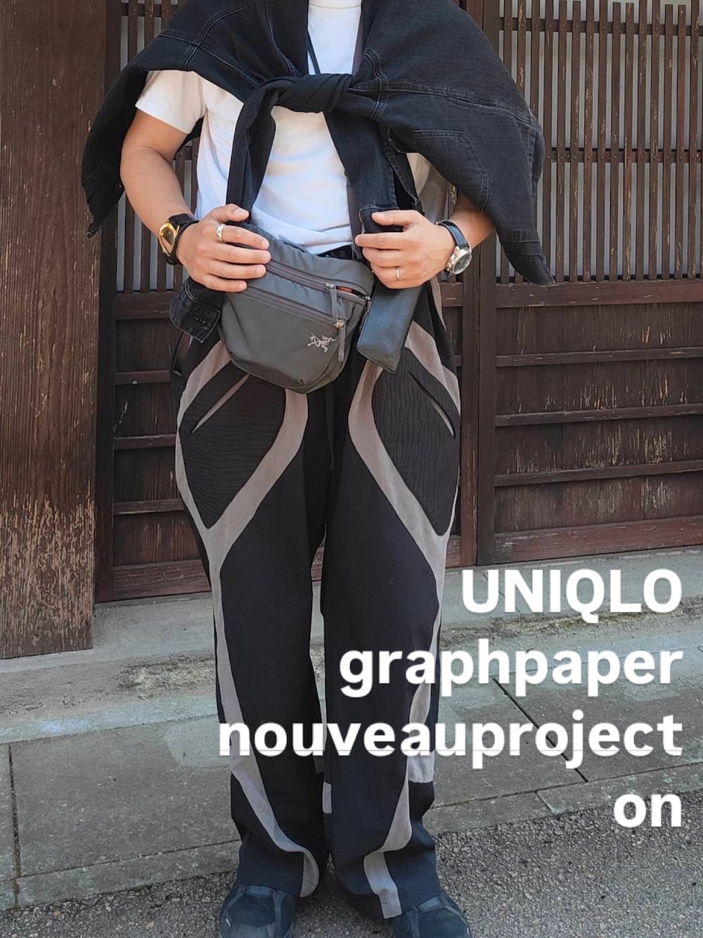 「レイヤードスタイル、ワイドパンツ、白Tシャツ、スニーカー、大人コーデ、大人カジュアル、古着コーデ」｜「UNIQLOのアイテム（デニムジャケット、ブラック系）」を使った、tutta（相互フォロー）さん（メンズ・168cm）の春コーディネートの1枚目の写真