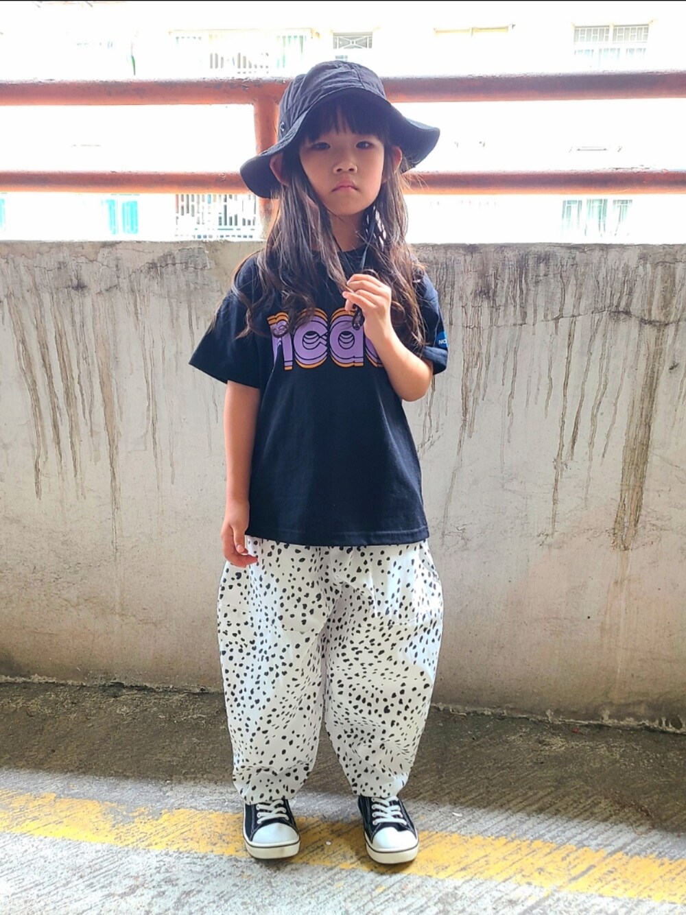 「女の子、夏コーデ、Tシャツ、バルーンパンツ、スニーカー、5歳、子供服」｜「noneのアイテム（サンバイザー、ブラック系）」を使った、Cressida.Cさん（キッズ・110cm）の春コーディネートの1枚目の写真