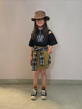 「CONVERSE（コンバース）のアイテム（スニーカー、ブラック系）」を使った、Cressida.Cさん（キッズ・120cm）の春コーディネート
