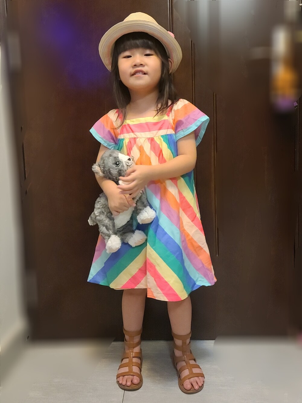 「休日コーデ、夏コーデ、夏、女の子、子供服、3歳、100cm、麦わら帽子、スカート、ドレスシューズ、ドレス、サンダル」｜「noneのアイテム（サンダル、ブラウン系）」を使った、Cressida.Cさん（キッズ・100cm）の秋コーディネートの1枚目の写真