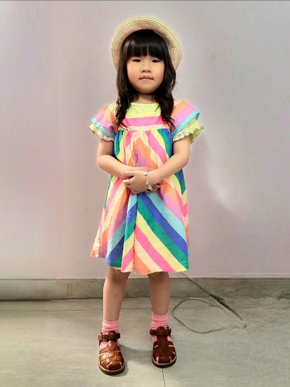 「帽子、Tシャツ、ドレス、春夏コーデ、女の子、女の子コーデ、united arrows、サンダル、春コーデ、夏コーデ」｜「mark & specerのアイテム（チュニック、その他）」を使った、Cressida.Cさん（キッズ・110cm）の春コーディネートの1枚目の写真
