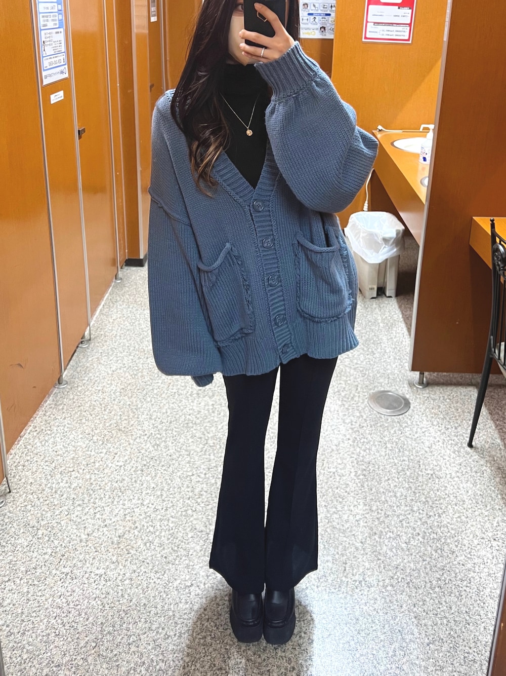 「冬のコーデ、今日のコーデ、低身長、プチプラコーデ、カーディガン」｜「UNIQLOのリブハイネックT（長袖）（Tシャツ/カットソー、ブラック系）」を使った、s.*❀さん（骨格ウェーブ・レディース・153cm）の冬コーディネートの1枚目の写真