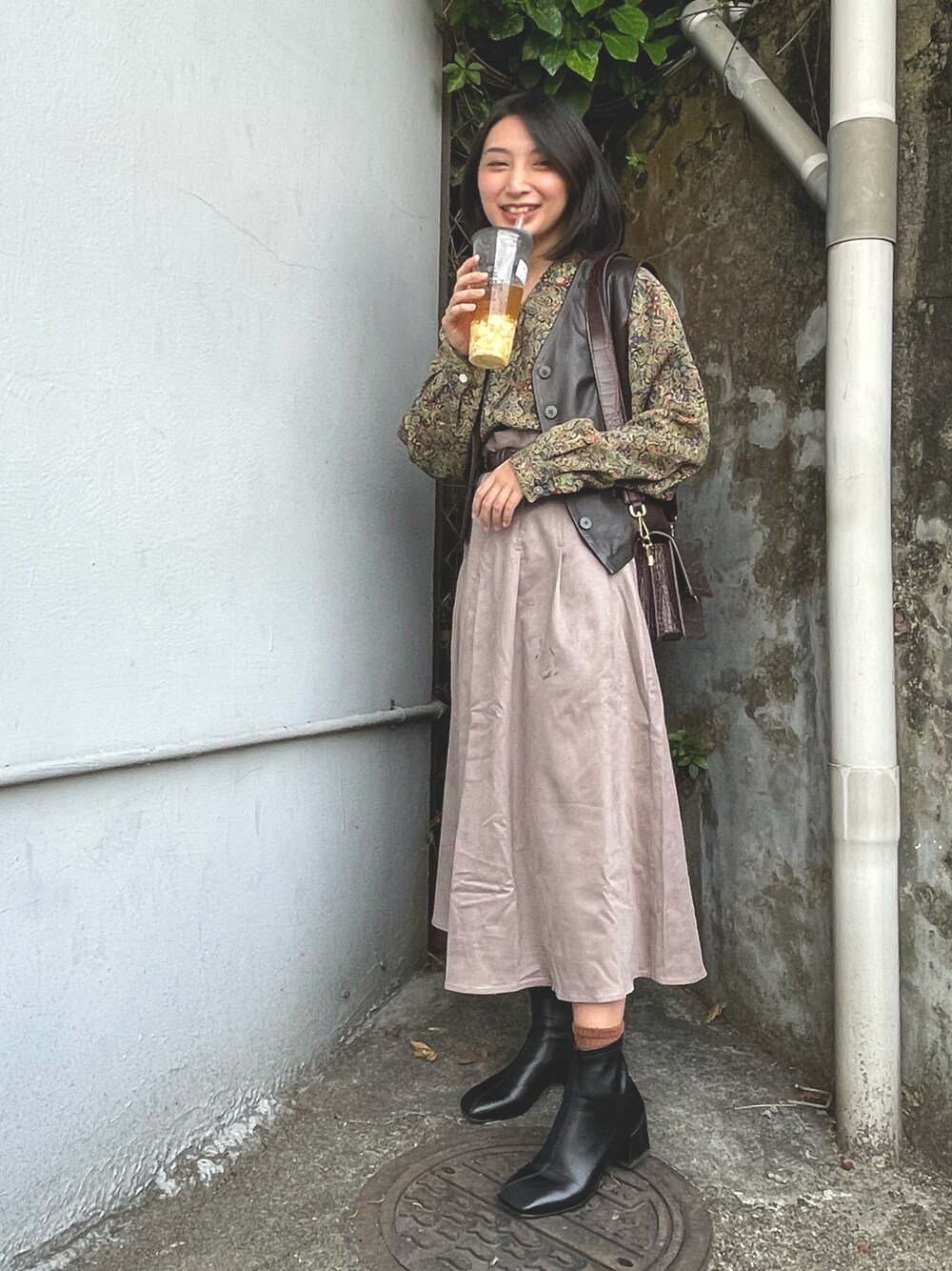 「ootd、復古、古着MIX、長裙」｜「VINTAGEのアイテム（シャツ/ブラウス、グリーン系）」を使った、sakanayuyuさん（レディース・150cm）の冬コーディネートの1枚目の写真