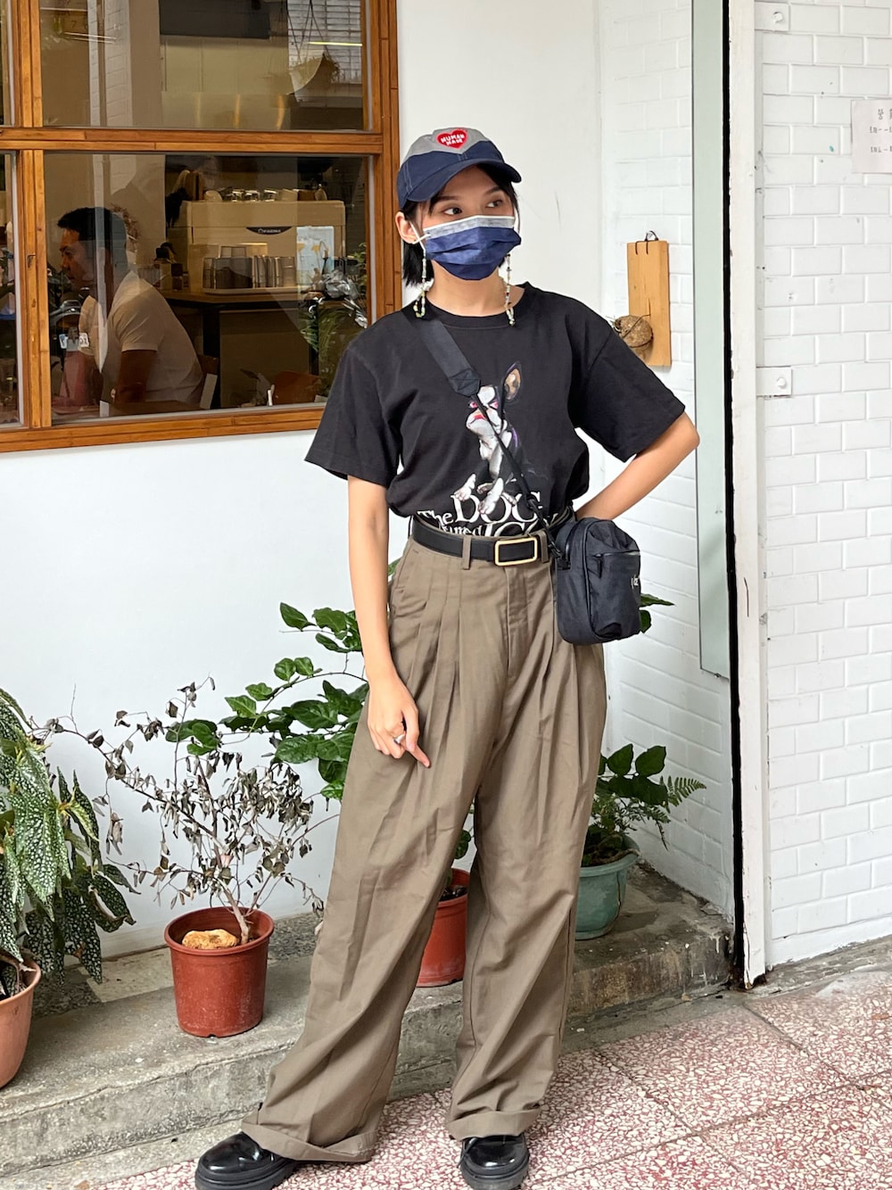 「ootd、夏、街頭穿搭、休閒、oversize」｜「MEIER.Qのアイテム（スラックス、ブラウン系）」を使った、sakanayuyuさん（レディース・150cm）の夏コーディネートの1枚目の写真