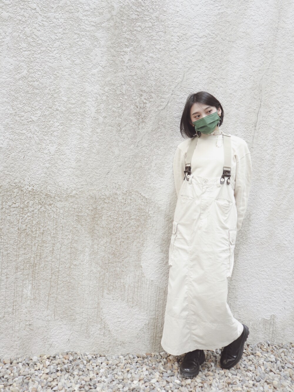 「ootd、休閒、吊帶裙、吊帶、米色」｜「PALLADIUMのアイテム（シューズ、ブラック系）」を使った、sakanayuyuさん（レディース・150cm）の冬コーディネートの1枚目の写真
