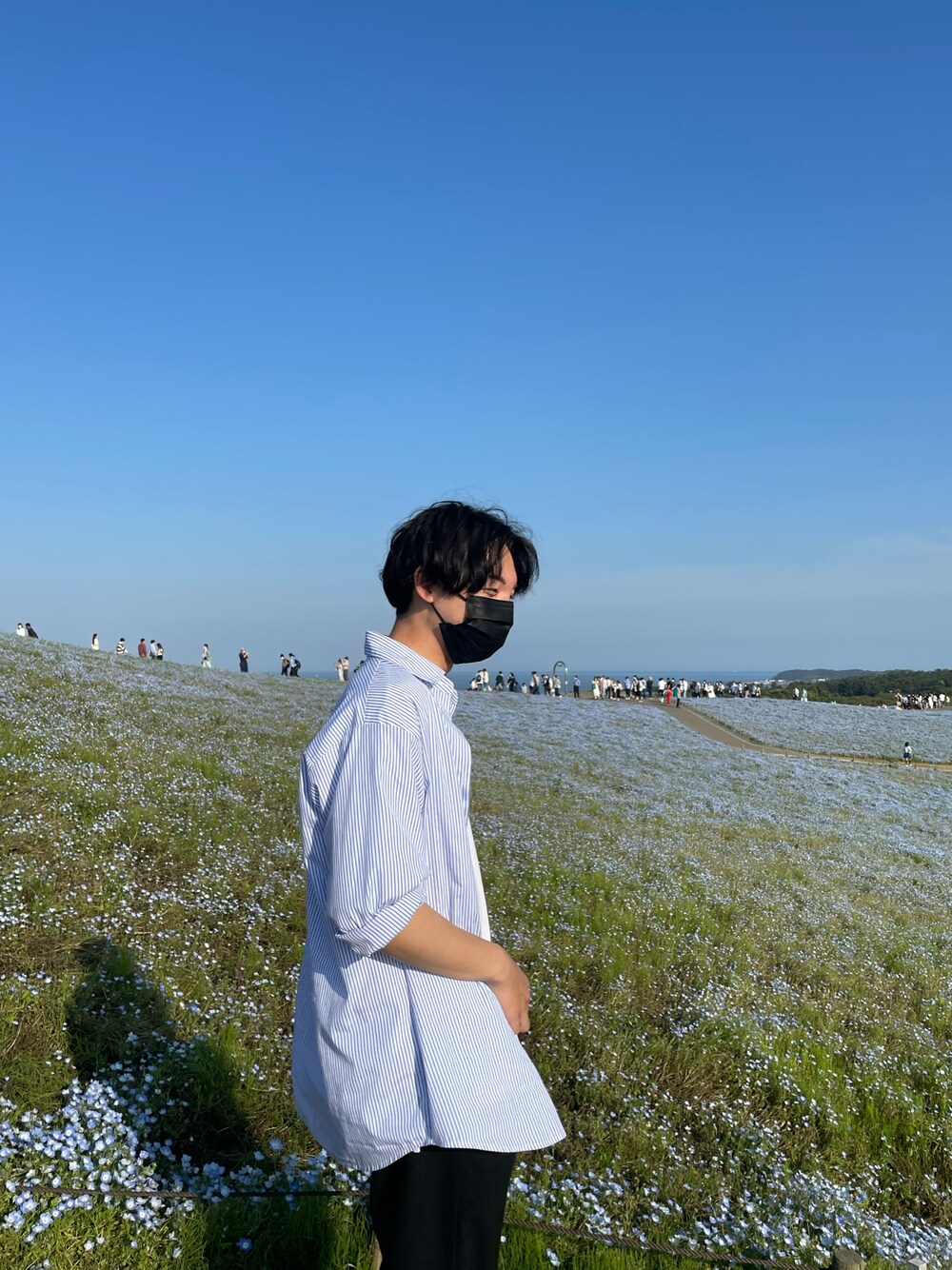 「WEGOのアイテム（スラックス、ブラック系）」を使った、RRRさん（メンズ・175cm）の春コーディネートの1枚目の写真