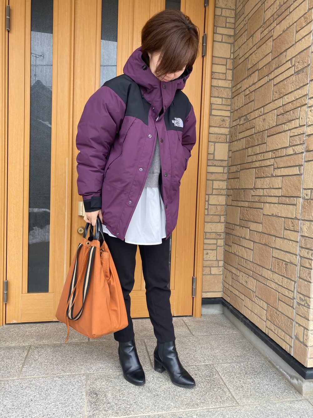 「ママコーデ、ママファッション、アラフォー、オトナカジュアル、おしゃれさんと繋がりたい、私の推しブランド、ノースフェイス、パープル、パンツスタイル、ラクチンコーデ、きれいめカジュアル、ブーツ、冬コーデ」｜「THE NORTH FACEの【THE NORTH FACE】BALTRO LIGHT JK（ダウンジャケット/コート、パープル系）」を使った、kaooooooooooさん（キッズ・130cm）の冬コーディネートの1枚目の写真