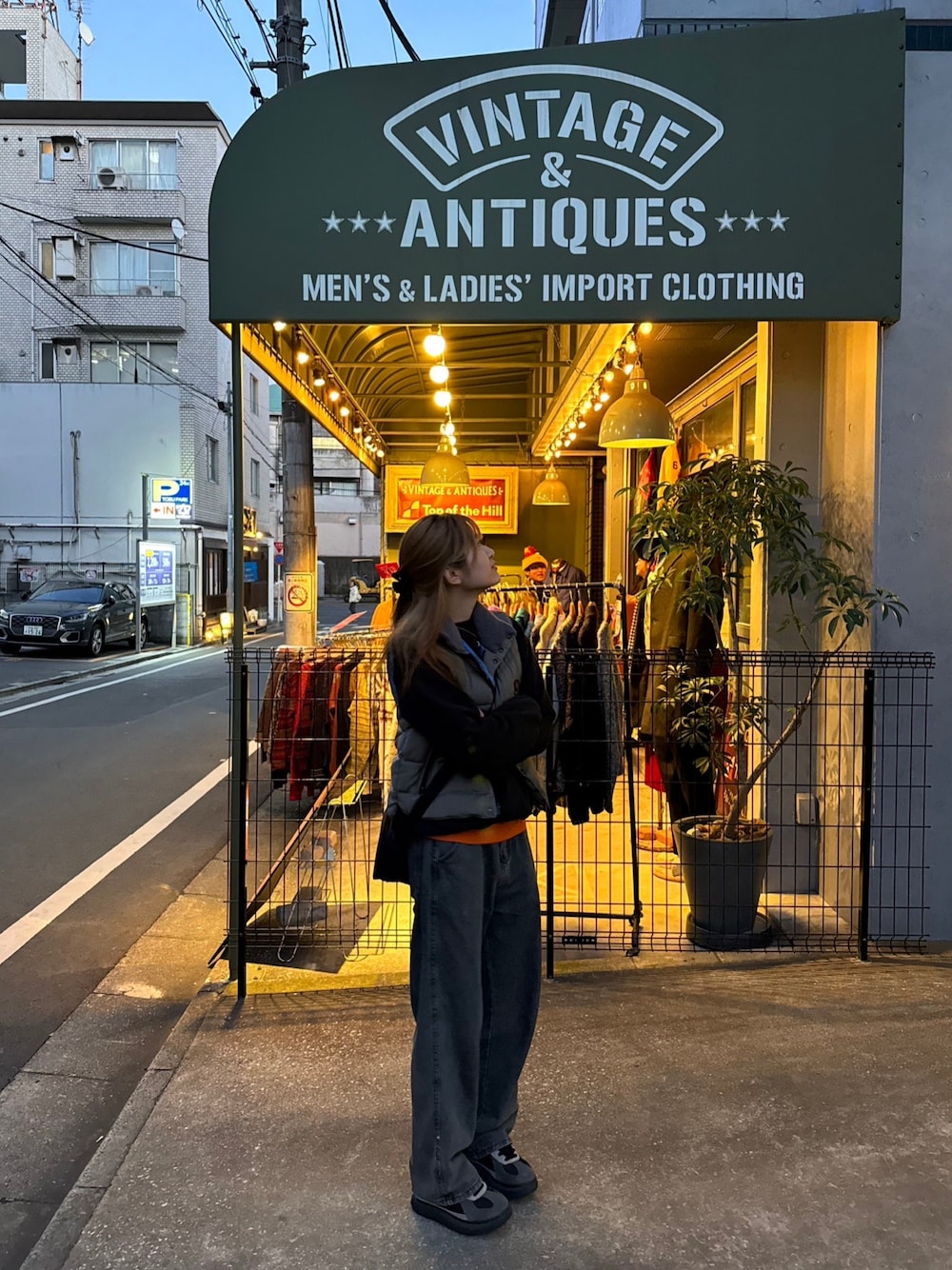 「VINTAGEのアイテム（デニムパンツ、グレー系）」を使った、はまゆさん（レディース・165cm）の冬コーディネートの1枚目の写真