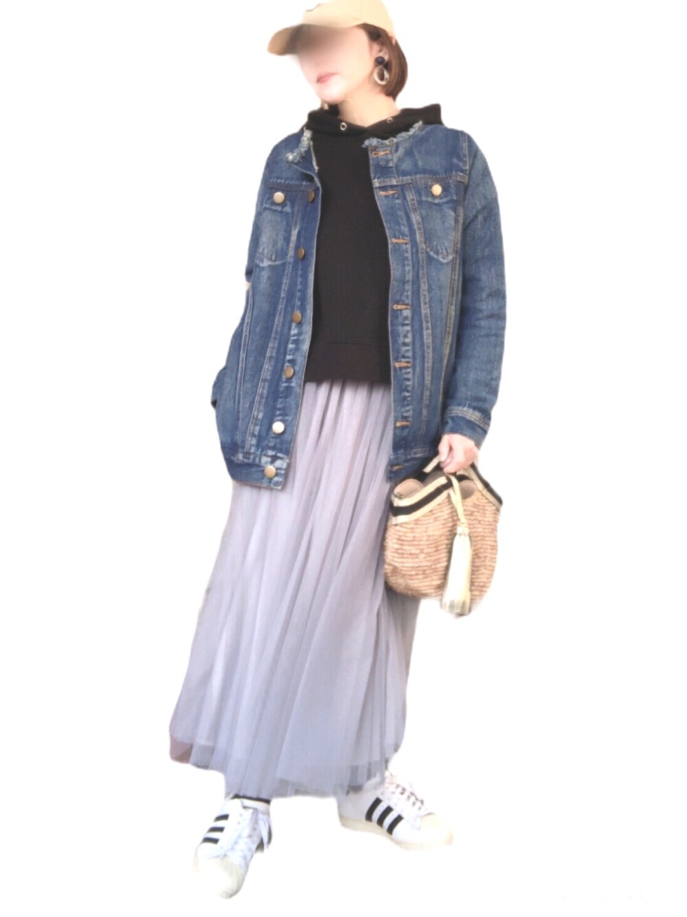 「春、チュールスカート、大人女子、かごバッグ、adidas、パーカー、キャップ、デニムジャケット、VIOLA d'ORO」｜「somari imaginationのアイテム（デニムジャケット、ブルー系）」を使った、wondafullさん（レディース・151cm）の春コーディネートの1枚目の写真