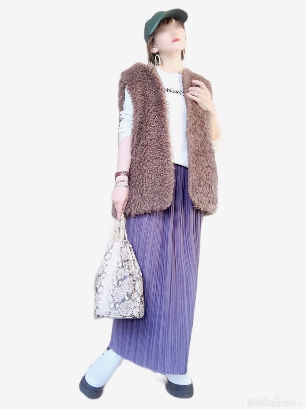 「秋ルック紹介するよ、ファーベスト、パープル、パイソン柄、大人女子、厚底シューズ、キャップ、カラーコーデ、プリーツスカート」｜「SpRay PREMIUMのアイテム（スカート、パープル系）」を使った、wondafullさん（レディース・151cm）の秋コーディネートの1枚目の写真