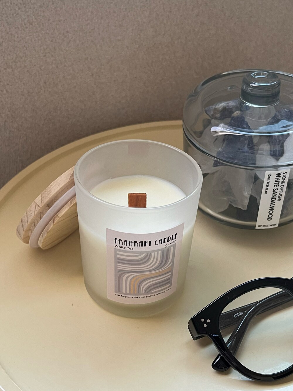 グレー系のキャンドル、その他のルームフレグランス/お香を着用したレディースの秋コーディネートの1枚目の写真