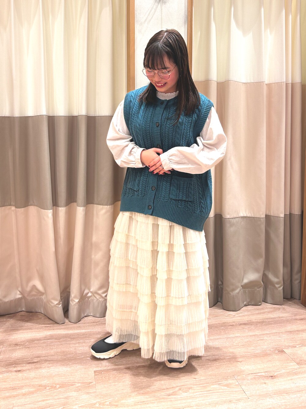 「秋服コーデ、カジュアルガーリー、低身長コーデ、スニーカーコーデ、Samansa Mos2、SM2 keittio イオンモール日の出店」｜「Samansa Mos2のケーブル編みニットベスト（ベスト、グリーン系）」を使った、🐾🐈‍⬛Mim🐈‍⬛🐾さん（レディース・147cm）の秋コーディネートの1枚目の写真
