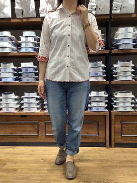 「アイテム（ビジネスシャツ、レッド系）」を使った、BRICK HOUSE by Tokyo Shirts 大分アミュプラザ店さん（レディース・160cm）の秋コーディネート