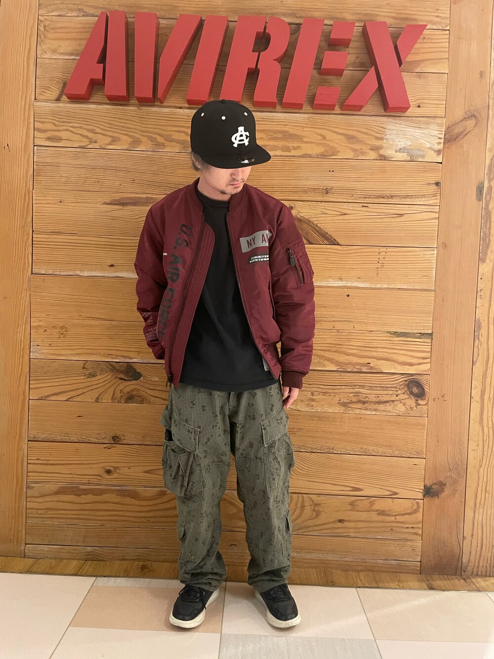 「MA-1、AVIREX、NEW ERA、リバーシブル、ニューエラ、AVIREXBelle、コレクションアイテム、AVIREX町田店、ファッションの力を信じよう、AVIREX町田」｜「AVIREXのMaintenance patch ロングTシャツ（Tシャツ/カットソー、ブラック系）」を使った、TOMさん（メンズ・161cm）の秋コーディネートの1枚目の写真