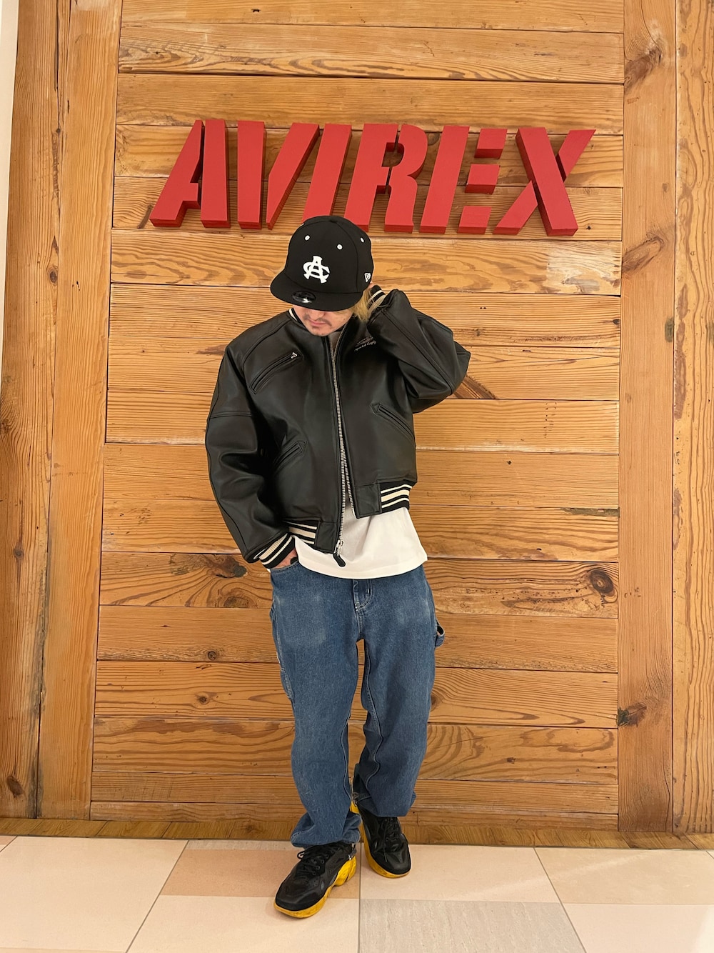 「ロゴT、AVIREX、革ジャン、ペインターパンツ、ペインターデニム、AVIREXBelle、AVIREX町田店、革ジャンコーデ、ファッションの力を信じよう、AVIREX町田」｜「NEW ERAの【×NEW ERA】ACキャップ/9FIFTY SNAP BACK CAP TYPE  AC（キャップ、ブラック系）」を使った、TOMさん（メンズ・161cm）の春コーディネートの1枚目の写真