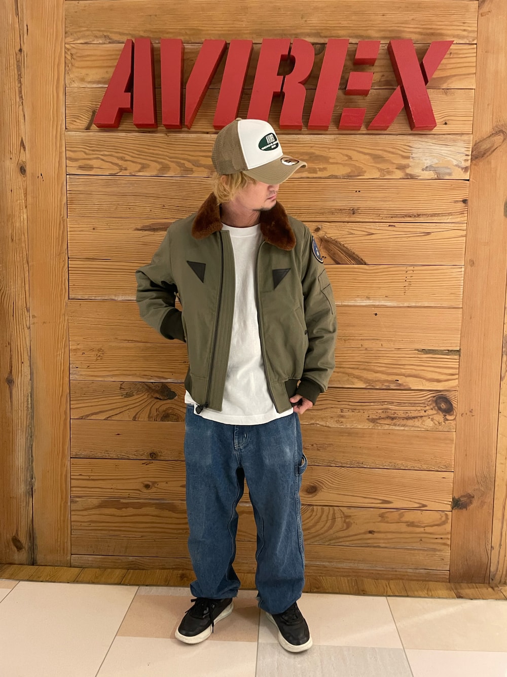 「AVIREX、フライトジャケット、ニューエラ、ペインターパンツ、AVIREXBelle、ニューエラコラボ、B15A、AVIREX町田店、ファッションの力を信じよう、AVIREX町田」｜「AVIREXの《NEW ERA/ニューエラ》WAPPEN MESH CAP / ワッペン メッシュキャップ / AVIREX / アヴィレックス（キャップ、ベージュ系）」を使った、TOMさん（メンズ・161cm）の夏コーディネートの1枚目の写真