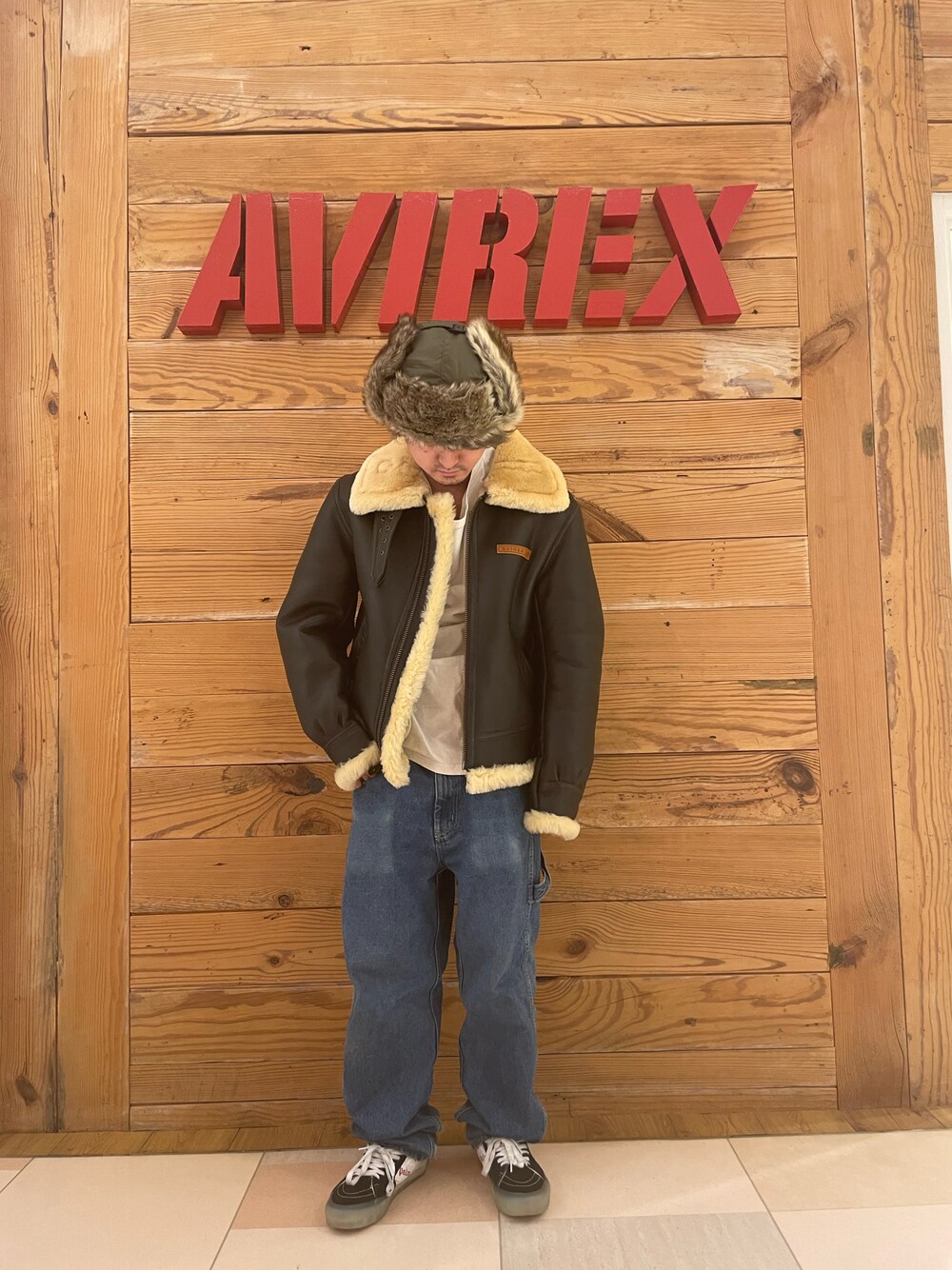 「AVIREX、フライトジャケット、ペインターパンツ、フライトキャップ、ペインターデニム、B-3、AVIREXBelle、AVIREX町田店、ファッションの力を信じよう、AVIREX町田」｜「AVIREXのFLIGHT CAP / フライトキャップ / AVIREX / アヴィレックス（キャップ、グリーン系）」を使った、TOMさん（メンズ・161cm）の秋コーディネートの1枚目の写真