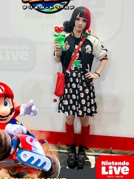 「アイテム（スカジャン）」を使った、都さん（レディース・162cm）の秋コーディネート