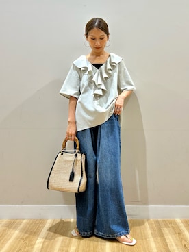 「ITEMS URBANRESEARCH（アイテムズ アーバンリサーチ）のフリルカラーブラウス（シャツ/ブラウス、グレー系）」を使った、りんねさん（レディース・157cm）の夏コーディネート