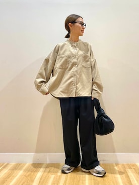 「ITEMS URBANRESEARCH（アイテムズ アーバンリサーチ）のアイテム（チノパンツ）」を使った、りんねさん（レディース・157cm）の秋コーディネート