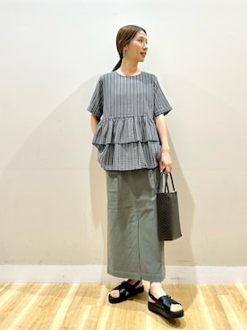 「ITEMS URBANRESEARCH（アイテムズ アーバンリサーチ）のサッカーフリルブラウス（シャツ/ブラウス、ブラック系）」を使った、りんねさん（レディース・157cm）の夏コーディネート
