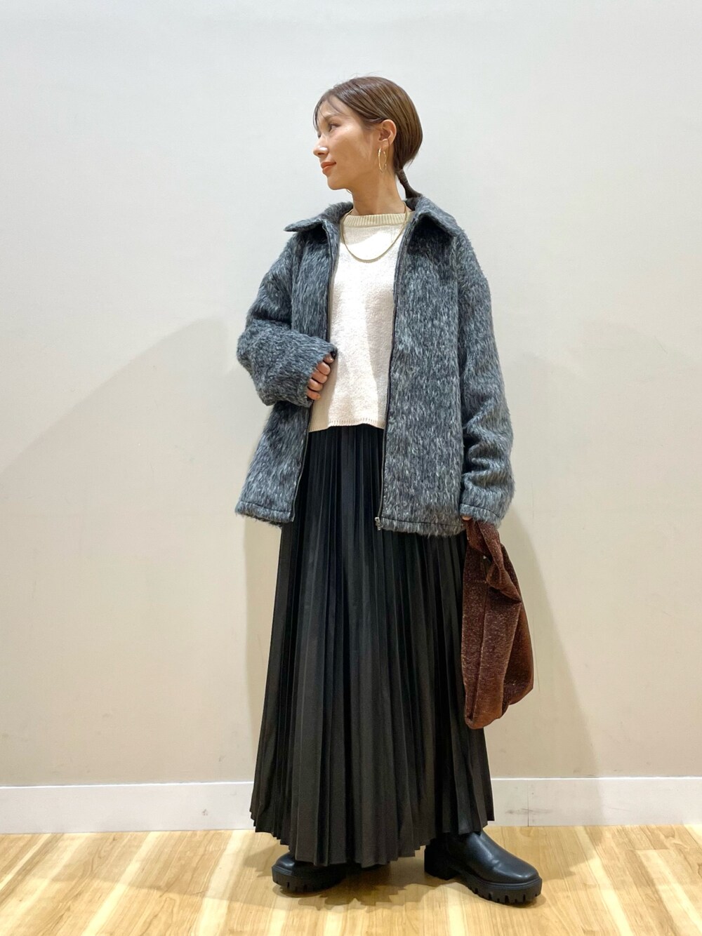 「休日スタイル、キレイめカジュアル、アウターコーデ、オトナカワイイ、オフィスカジュアル、レディースファッション、冬服コーデ、30代コーデ、40代ファッション、ママコーデ、ITEMS URBANRESEARCH」｜「ITEMS URBANRESEARCHのダブルフェイスモールニット（ニット/セーター、ホワイト系）」を使った、rinneさん（レディース・157cm）の冬コーディネートの1枚目の写真