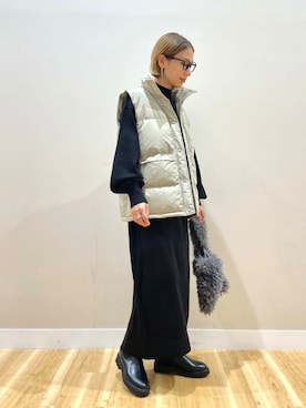 「アイテム（ダウンベスト）」を使った、りんねさん（レディース・157cm）の秋コーディネート