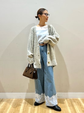「ITEMS URBANRESEARCH（アイテムズ アーバンリサーチ）のソフトシャギーVネックカーディガン（カーディガン/ボレロ、グレー系）」を使った、りんねさん（レディース・157cm）の秋コーディネート