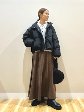 「スカートコーデ」｜「アイテム（ダウンジャケット/コート）」を使った、りんねさん（レディース・157cm）の秋コーディネート