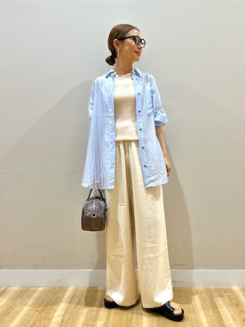 「ITEMS URBANRESEARCH（アイテムズ アーバンリサーチ）のシアープリントストライプシャツ（シャツ/ブラウス、ブルー系）」を使った、りんねさん（レディース・157cm）の夏コーディネート