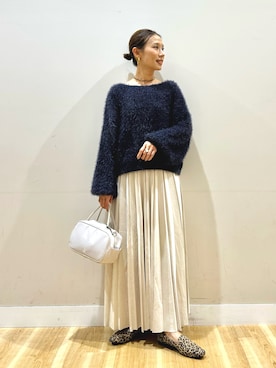 「ITEMS URBANRESEARCH（アイテムズ アーバンリサーチ）のシャギーボリュームスリーブニット（ニット/セーター、ブルー系）」を使った、りんねさん（レディース・157cm）の秋コーディネート