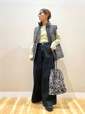 「アイテム（ダウンベスト、グレー系）」を使った、りんねさん（レディース・157cm）の冬コーディネート