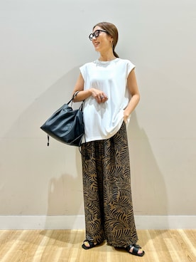 「ITEMS URBANRESEARCH（アイテムズ アーバンリサーチ）のカットジョーゼットフレンチTシャツ（Tシャツ/カットソー、ホワイト系）」を使った、りんねさん（レディース・157cm）の夏コーディネート