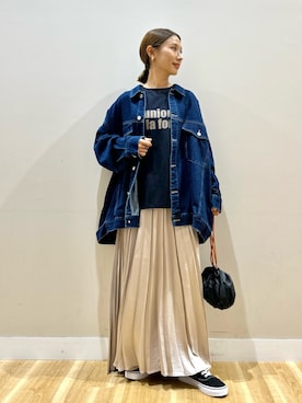 「アイテム（デニムジャケット）」を使った、りんねさん（レディース・157cm）の秋コーディネート