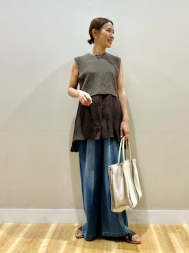 「ITEMS URBANRESEARCH（アイテムズ アーバンリサーチ）のノースリーブニットドッキングシャツ（シャツ/ブラウス、ブラウン系）」を使った、りんねさん（レディース・157cm）の夏コーディネート